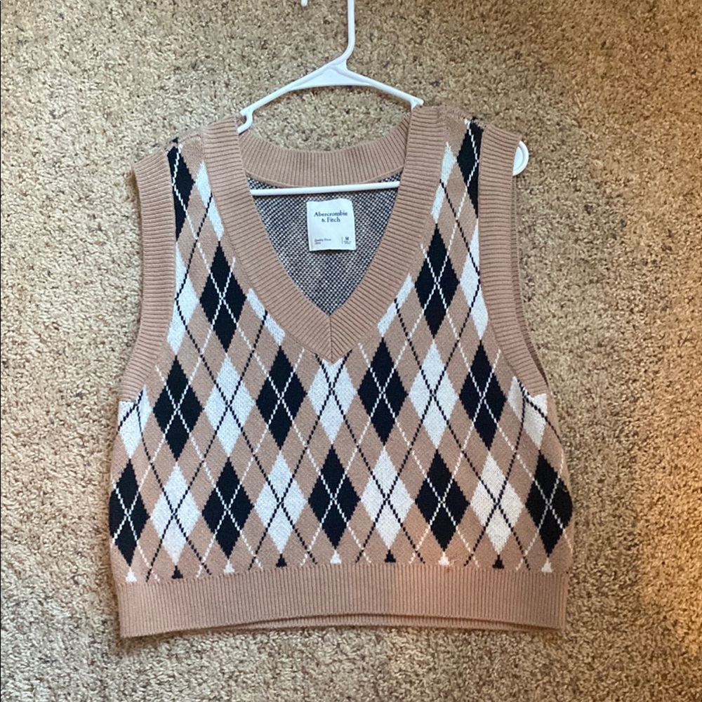 Abercrombie & Fitch Tan and Black Argyle V-Neck Sweater Vest